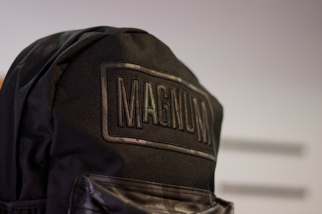 MAGNUM CORPS BACKPACK - BLACK/SILVER CAMO