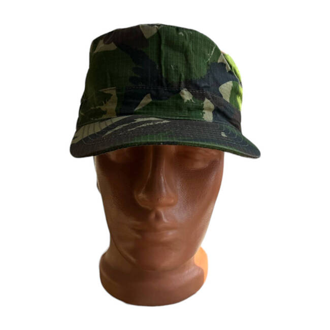 RIPSTOP CHAPEL - MILITARY SURPLUS ROMANIAN ARMY - DPM CAMO - LIKE NEW