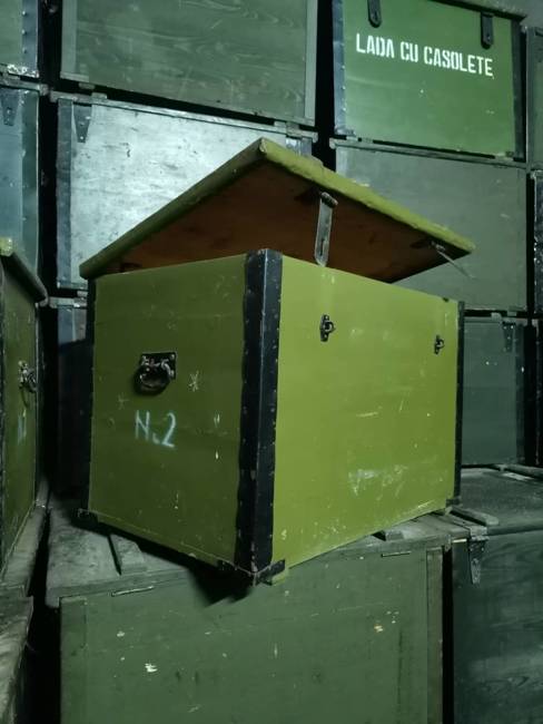 WOODEN MILITARY STORAGE CRATE - ROMANIAN ARMY SURPLUS - NO.2 - 85 x 58 x 63 CM