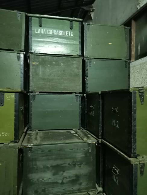 WOODEN MILITARY STORAGE CRATE - ROMANIAN ARMY SURPLUS - NO.2 - 85 x 58 x 63 CM