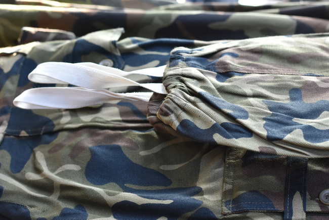 COSTUM RAR - CAMUFLAJ MOZAIC M90 - SURPLUS ARMATA ROMANA ANII `90 - CA NOU